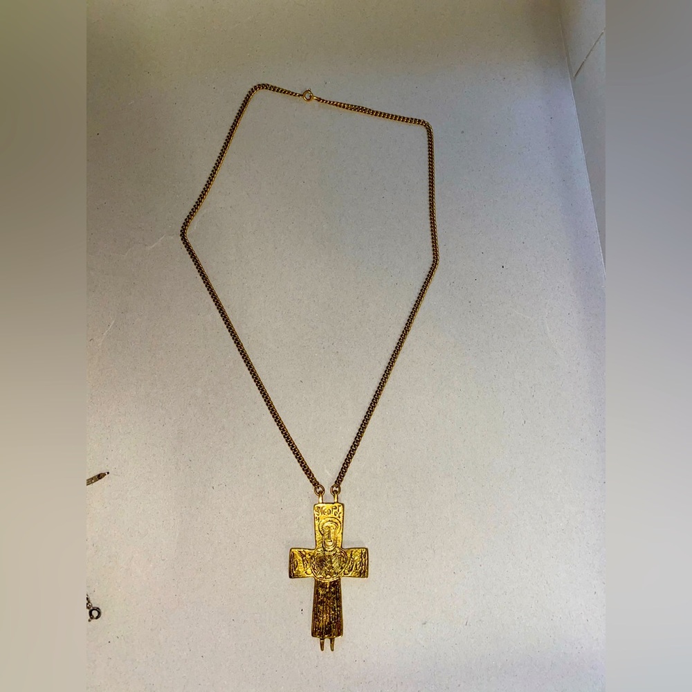 Cross necklace gold tone chain